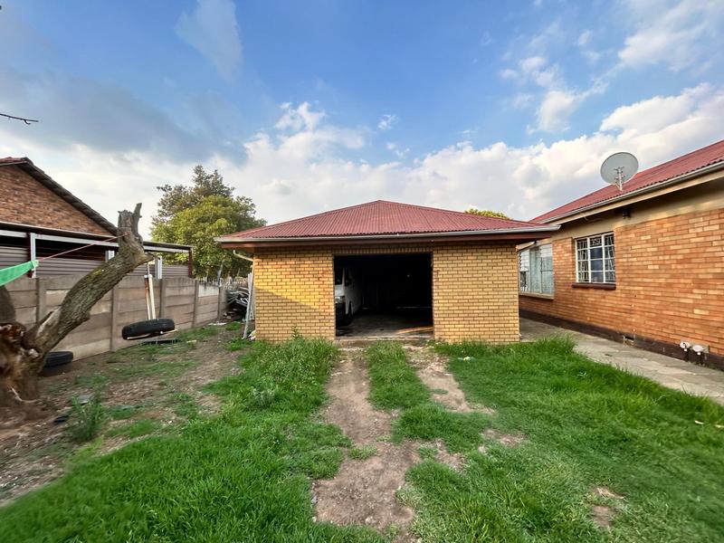3 Bedroom Property for Sale in Dunnottar Gauteng