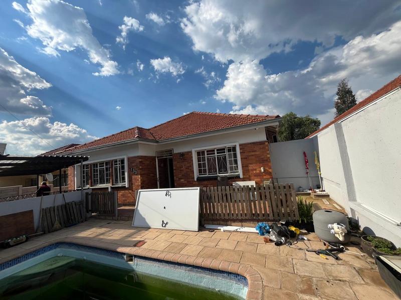 6 Bedroom Property for Sale in Orange Grove Gauteng