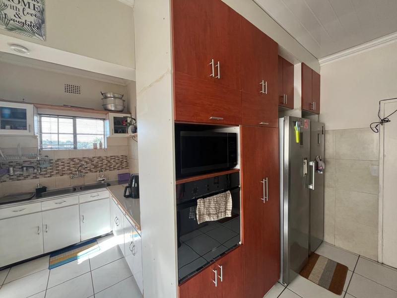 6 Bedroom Property for Sale in Orange Grove Gauteng