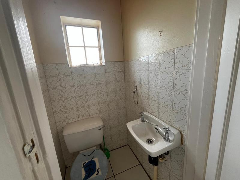 6 Bedroom Property for Sale in Orange Grove Gauteng