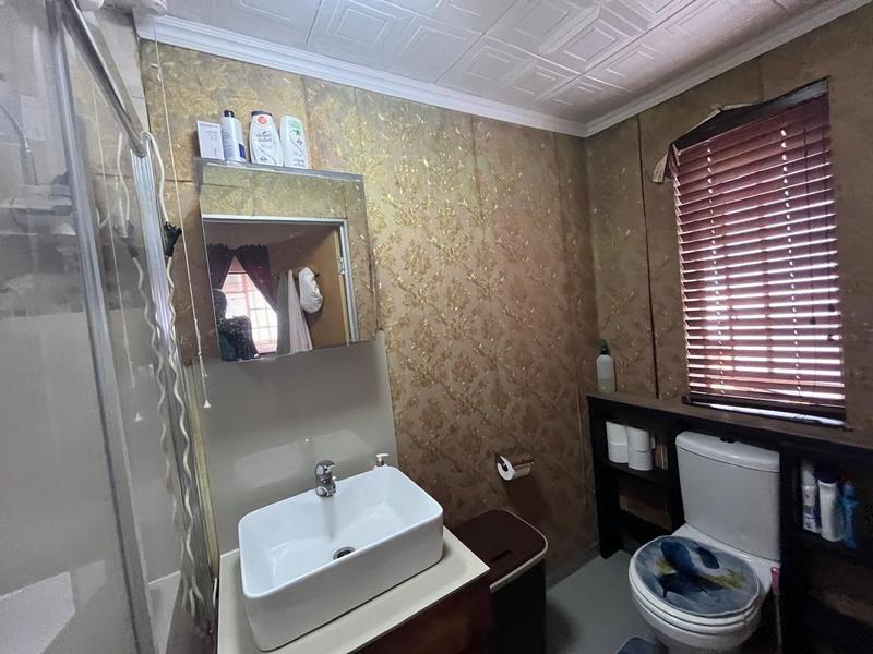 6 Bedroom Property for Sale in Orange Grove Gauteng