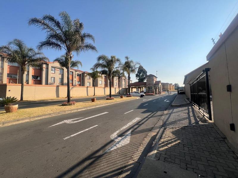 1 Bedroom Property for Sale in Ormonde Gauteng