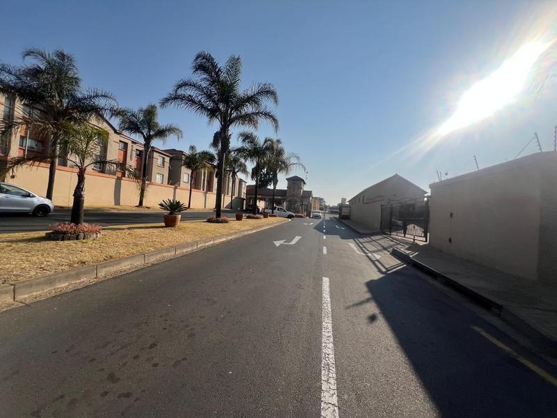 1 Bedroom Property for Sale in Ormonde Gauteng