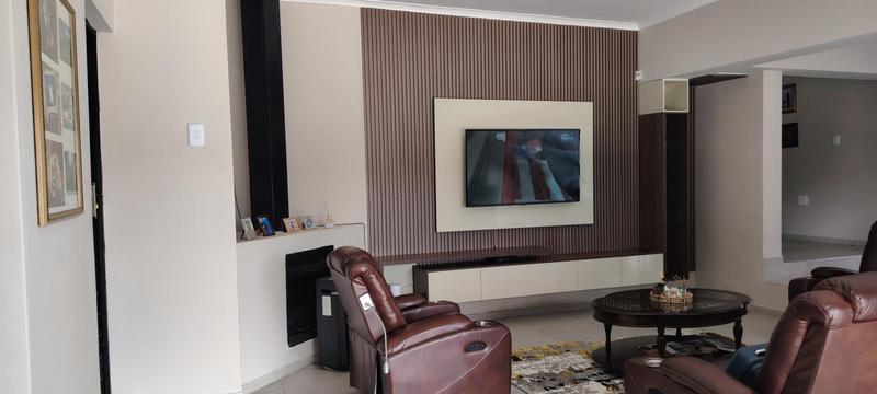 5 Bedroom Property for Sale in Walkerville Gauteng