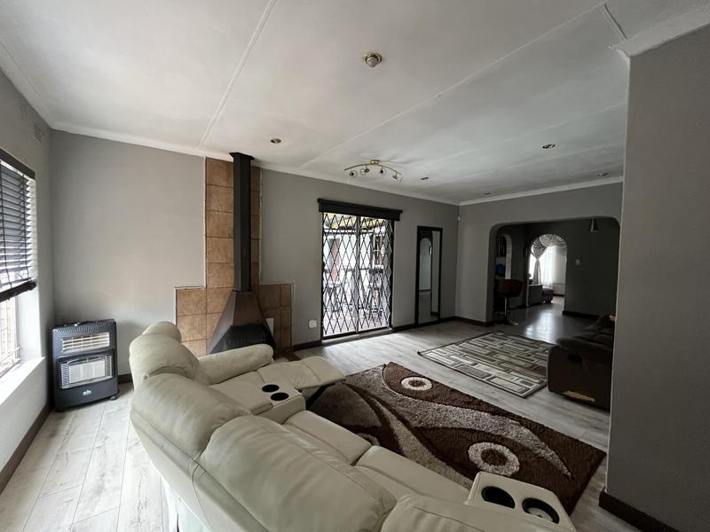 To Let 3 Bedroom Property for Rent in Bonaero Park Gauteng