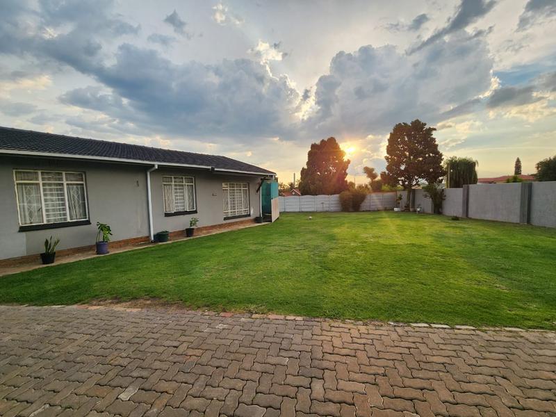 To Let 1 Bedroom Property for Rent in Birchleigh Gauteng