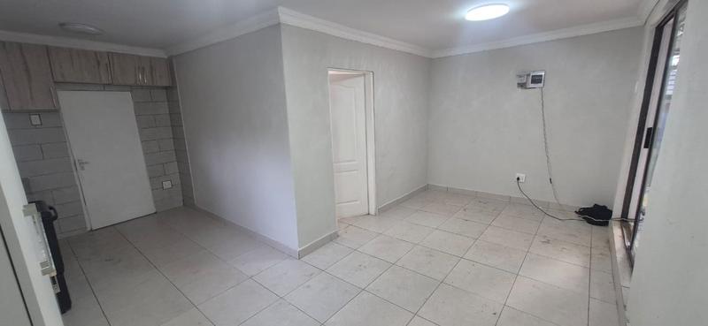 To Let 1 Bedroom Property for Rent in Florida Glen Gauteng