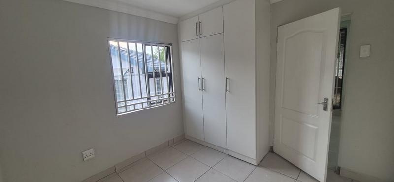 To Let 1 Bedroom Property for Rent in Florida Glen Gauteng