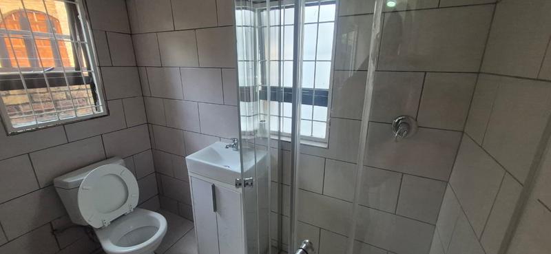 To Let 1 Bedroom Property for Rent in Florida Glen Gauteng