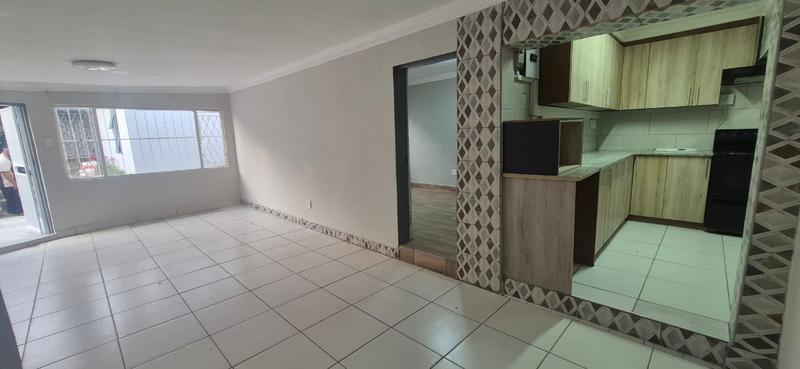 To Let 2 Bedroom Property for Rent in Florida Glen Gauteng
