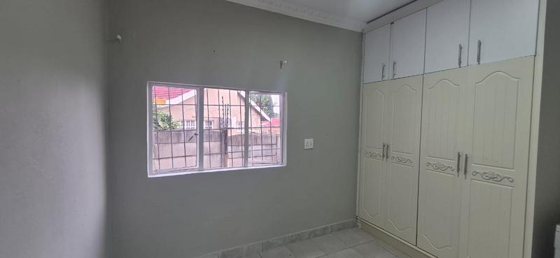 To Let 2 Bedroom Property for Rent in Florida Glen Gauteng