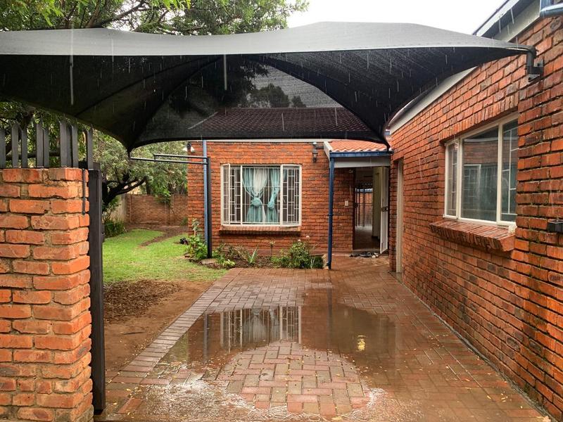 2 Bedroom Property for Sale in Dorandia Gauteng