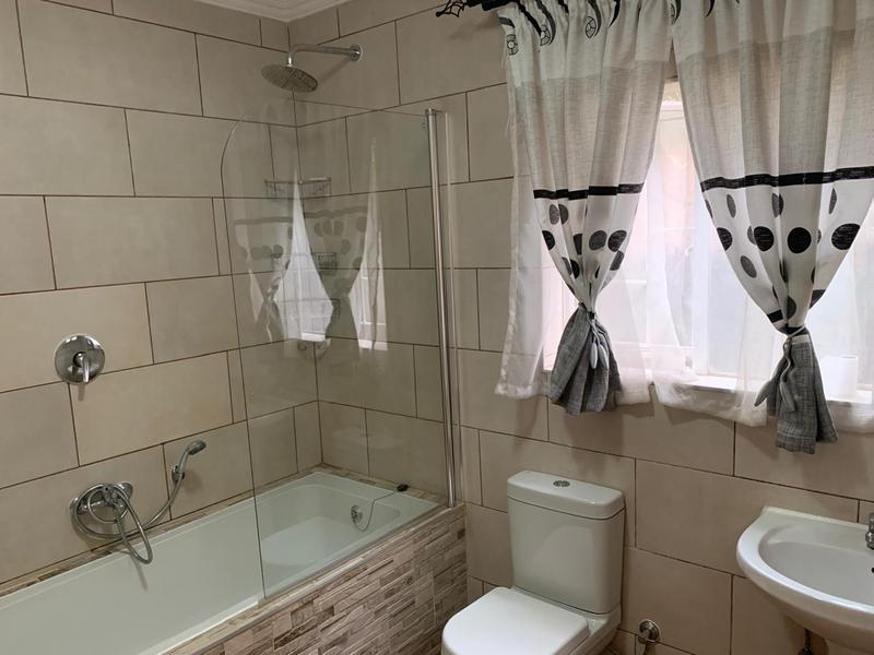 2 Bedroom Property for Sale in Dorandia Gauteng