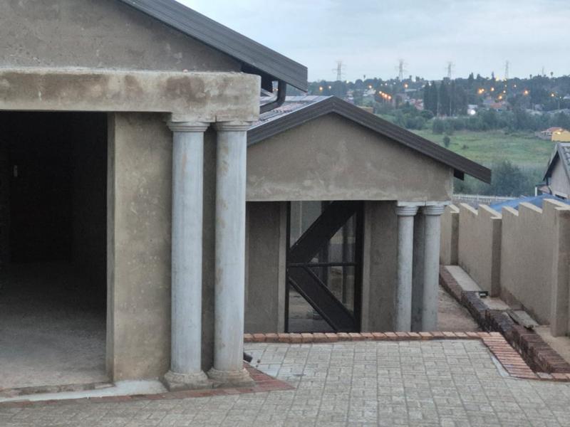 5 Bedroom Property for Sale in Wilfordon Gauteng