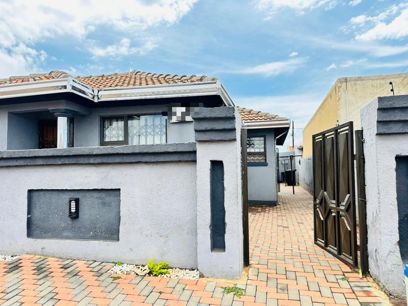 To Let 3 Bedroom Property for Rent in Vosloorus Gauteng