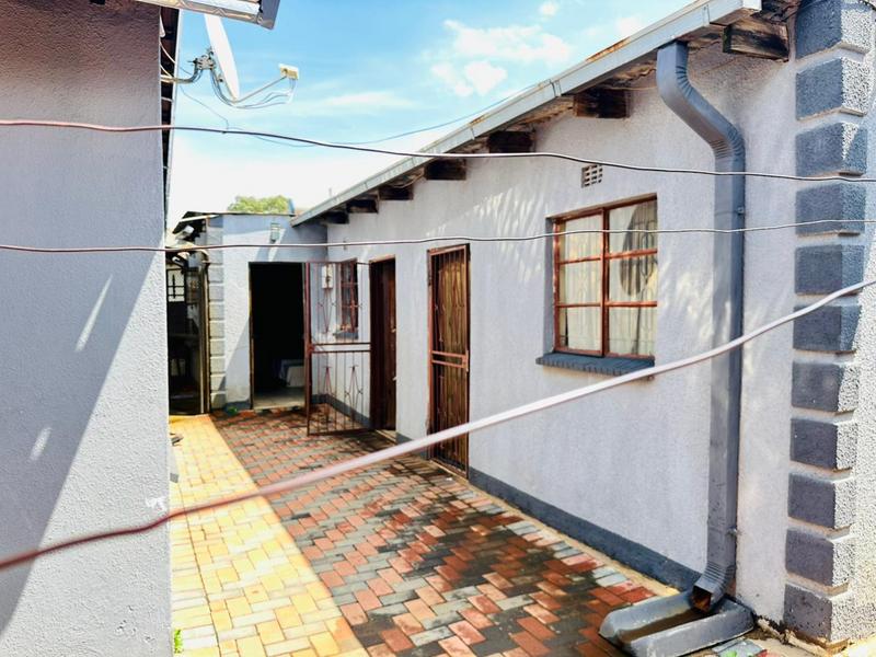 To Let 3 Bedroom Property for Rent in Vosloorus Gauteng