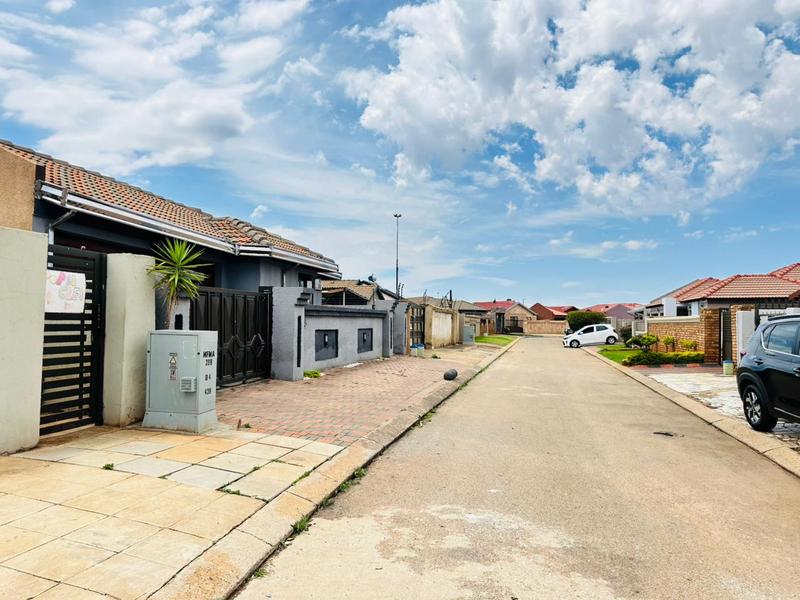 To Let 3 Bedroom Property for Rent in Vosloorus Gauteng
