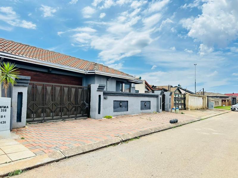 To Let 3 Bedroom Property for Rent in Vosloorus Gauteng