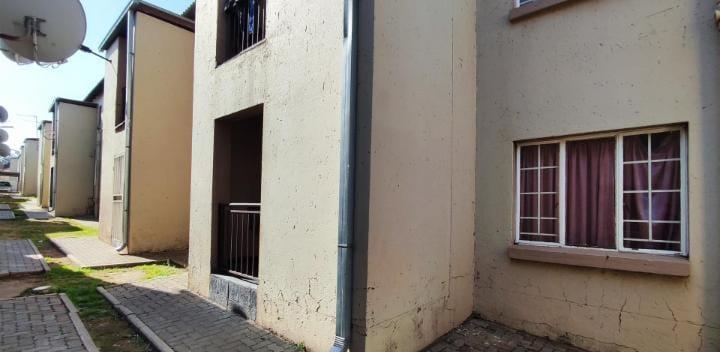 3 Bedroom Property for Sale in Klippoortje Gauteng