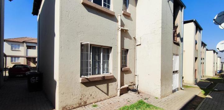3 Bedroom Property for Sale in Klippoortje Gauteng