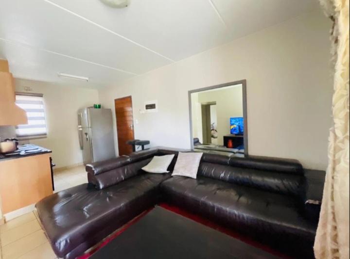 2 Bedroom Property for Sale in Olifantsvlei Gauteng