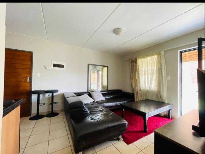 2 Bedroom Property for Sale in Olifantsvlei Gauteng