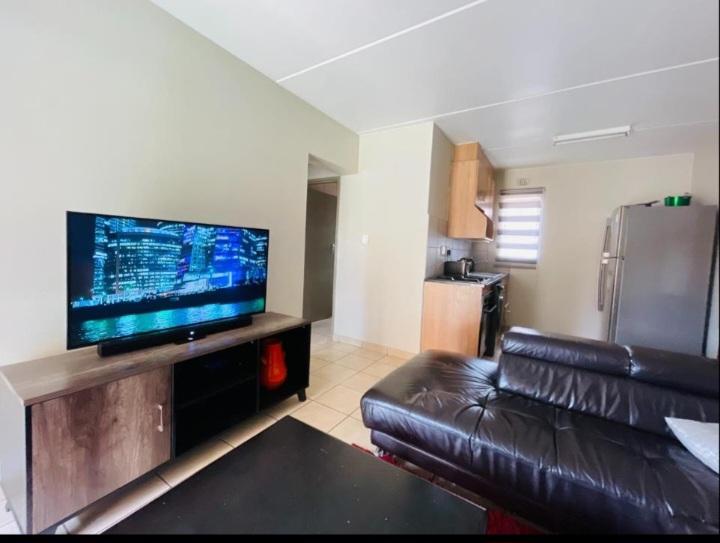 2 Bedroom Property for Sale in Olifantsvlei Gauteng