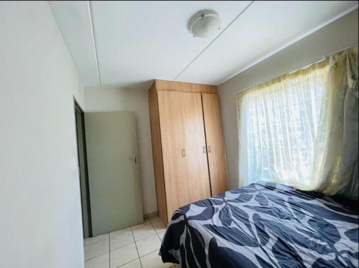 2 Bedroom Property for Sale in Olifantsvlei Gauteng