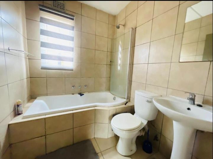 2 Bedroom Property for Sale in Olifantsvlei Gauteng