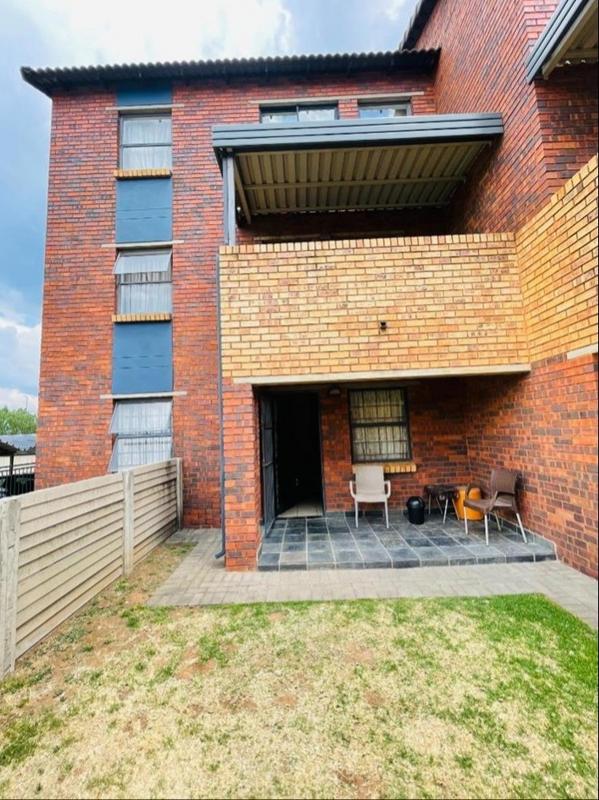 2 Bedroom Property for Sale in Olifantsvlei Gauteng