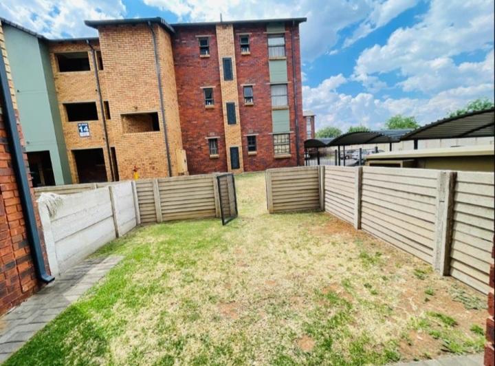 2 Bedroom Property for Sale in Olifantsvlei Gauteng