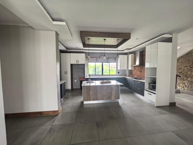 5 Bedroom Property for Sale in Blue Valley Golf Estate Gauteng