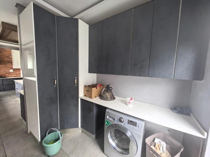 5 Bedroom Property for Sale in Blue Valley Golf Estate Gauteng