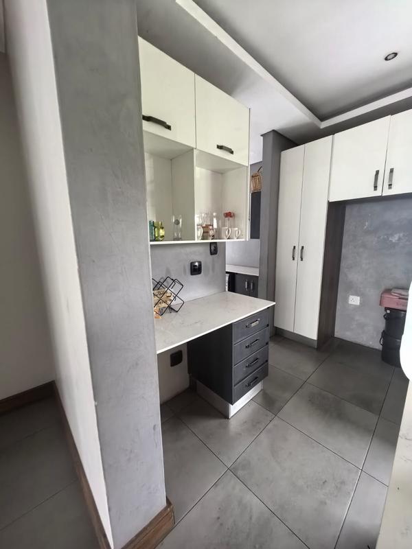 5 Bedroom Property for Sale in Blue Valley Golf Estate Gauteng