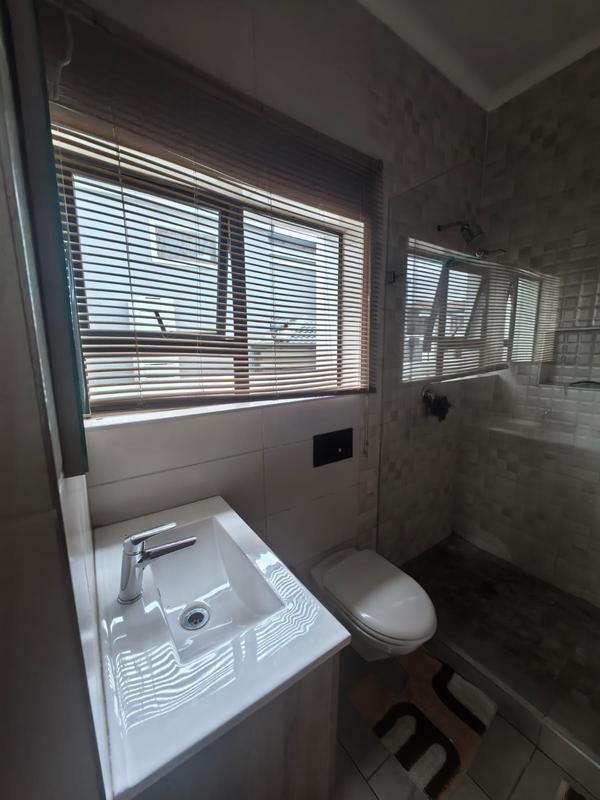 5 Bedroom Property for Sale in Blue Valley Golf Estate Gauteng