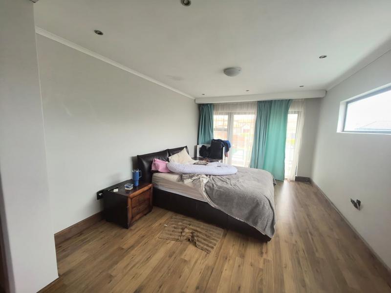 5 Bedroom Property for Sale in Blue Valley Golf Estate Gauteng