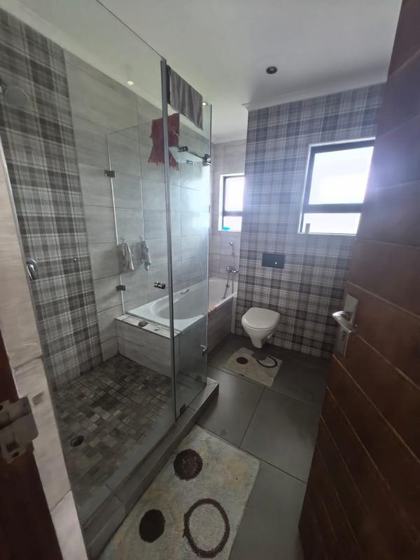 5 Bedroom Property for Sale in Blue Valley Golf Estate Gauteng