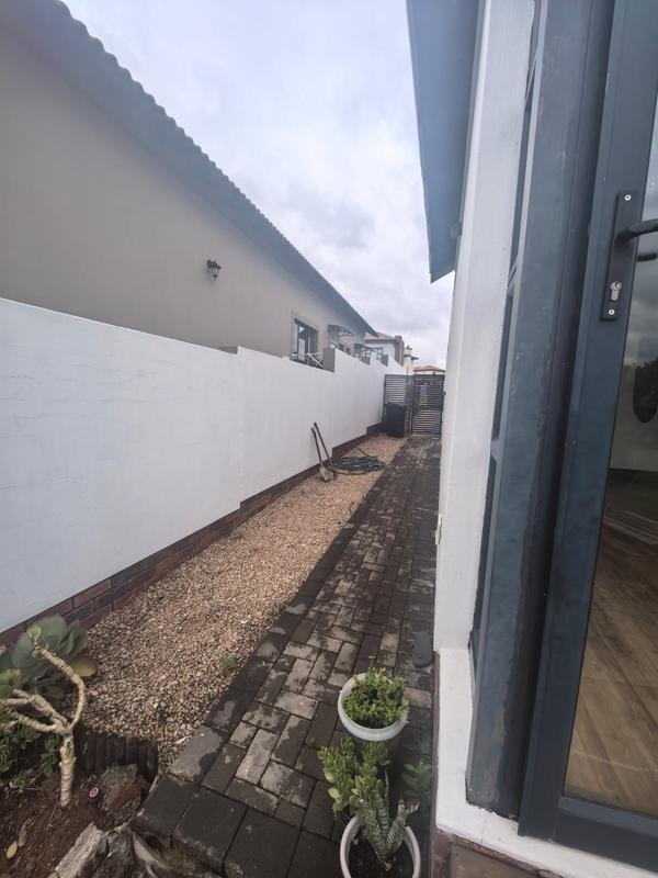 5 Bedroom Property for Sale in Blue Valley Golf Estate Gauteng