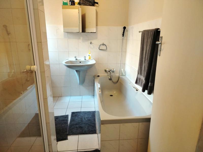 2 Bedroom Property for Sale in Zwartkop Gauteng
