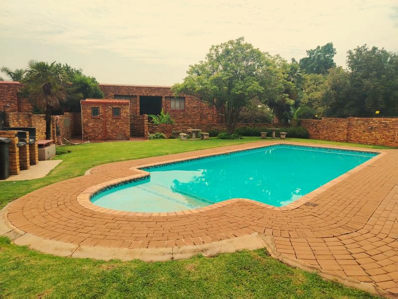 2 Bedroom Property for Sale in Zwartkop Gauteng