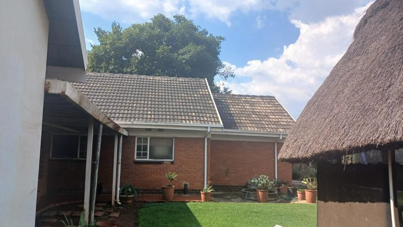 6 Bedroom Property for Sale in Clayville Gauteng