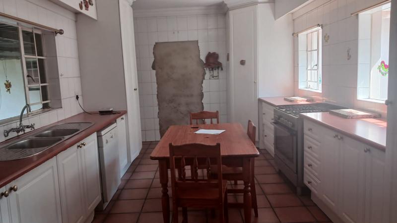 6 Bedroom Property for Sale in Clayville Gauteng