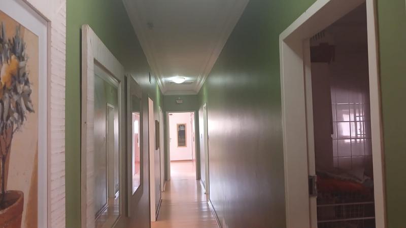 6 Bedroom Property for Sale in Clayville Gauteng