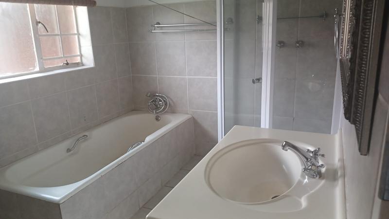 6 Bedroom Property for Sale in Clayville Gauteng