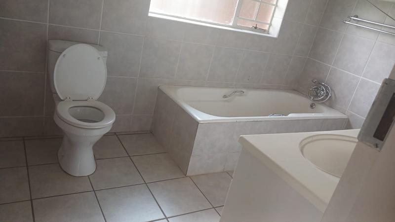 6 Bedroom Property for Sale in Clayville Gauteng