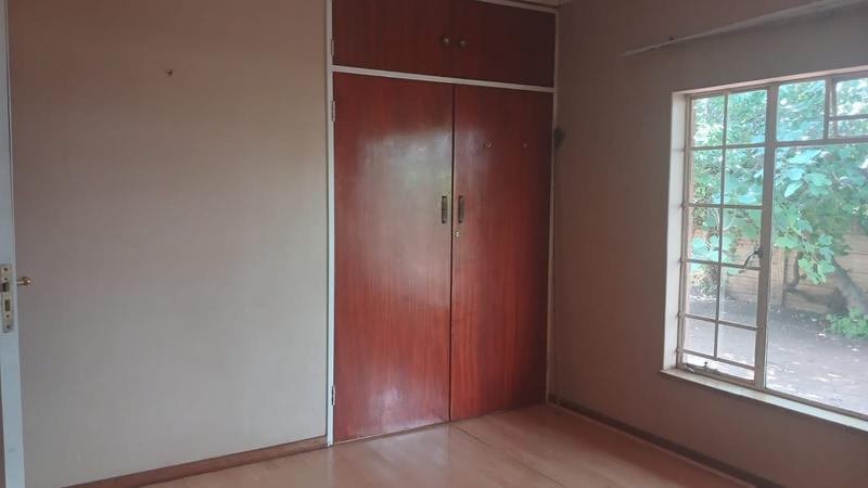 6 Bedroom Property for Sale in Clayville Gauteng