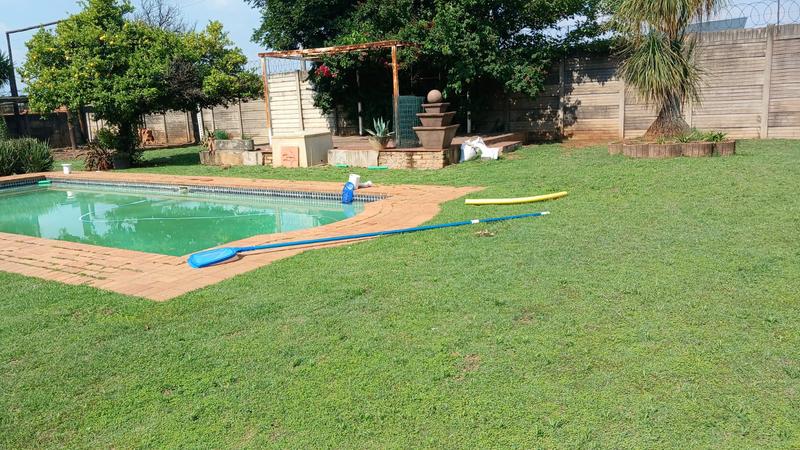 6 Bedroom Property for Sale in Clayville Gauteng