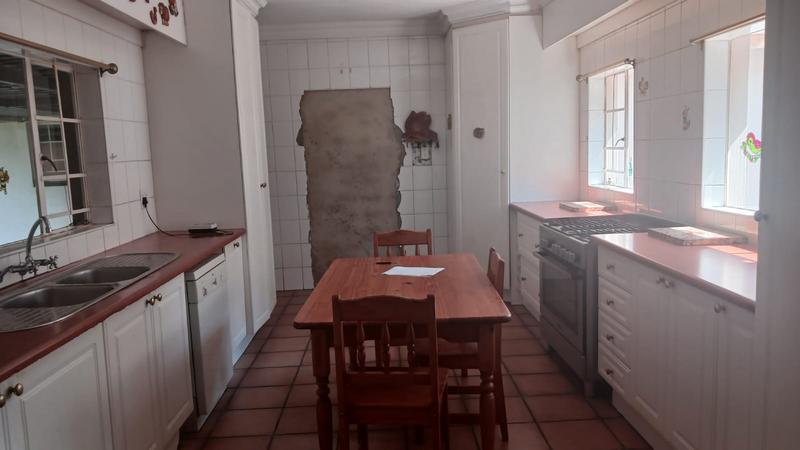 6 Bedroom Property for Sale in Clayville Gauteng