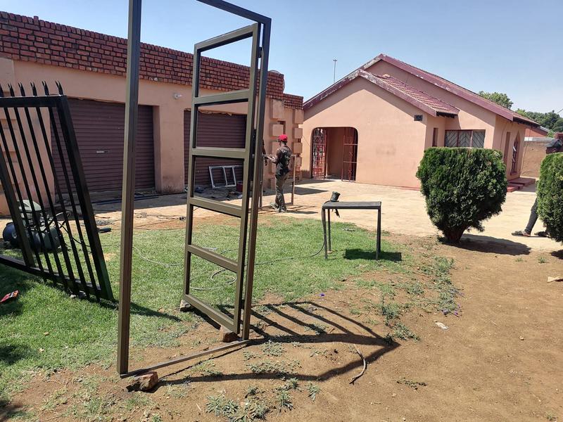 2 Bedroom Property for Sale in Lotus Gardens Gauteng