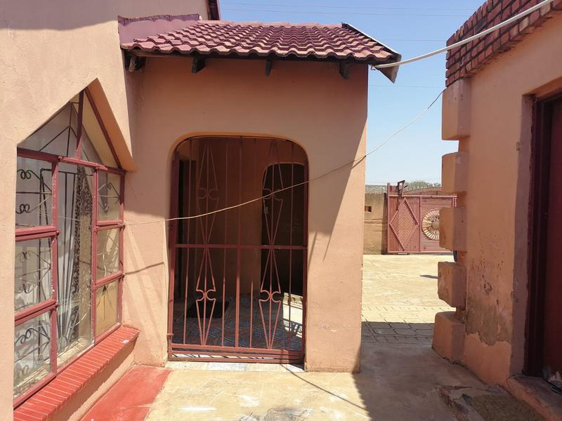 2 Bedroom Property for Sale in Lotus Gardens Gauteng